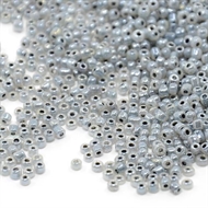 2 mm. grå, skinnende glasperler, 50 g. = 6,6 m.